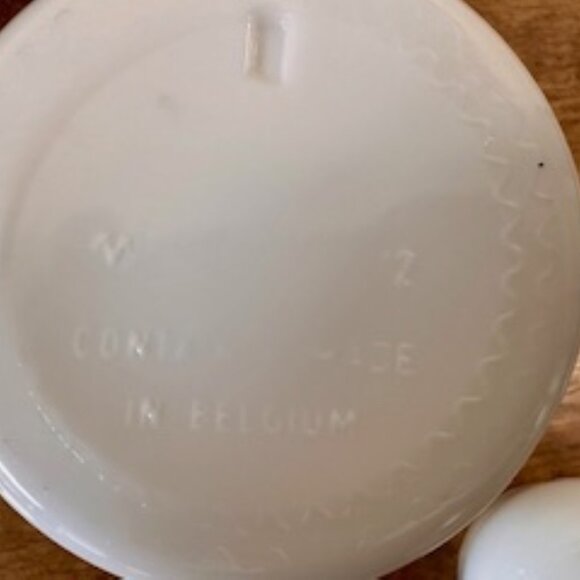 Vintage White Milk Glass Apothecary Jar Belgium Lidded Container‎ Kitchen Decor - Picture 6 of 6